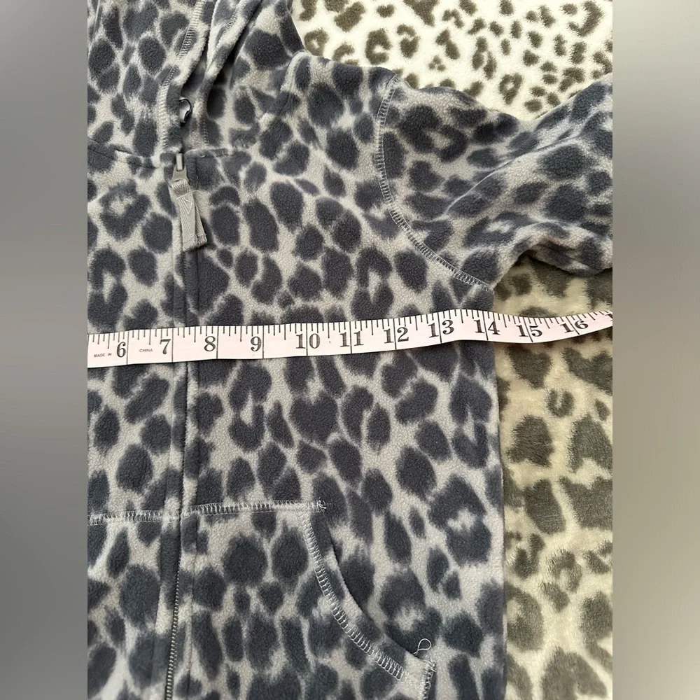 Old Navy Girls Micro Fleece Full Zip Hoodie in Leopard Gray Print Size Small 6 7